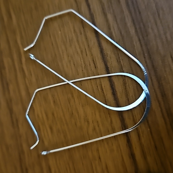 Vera Wang earrings + 2 pair earrings - Picture 3 of 4